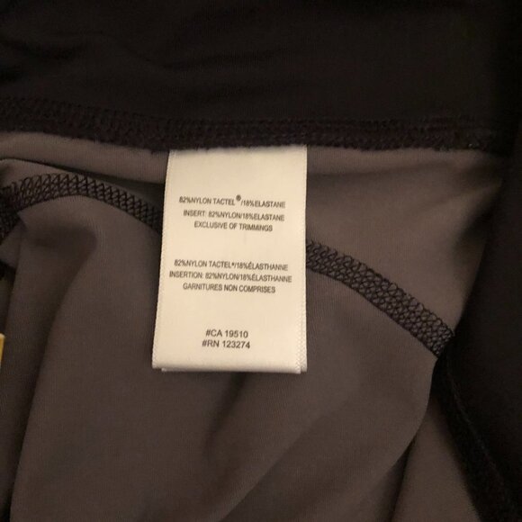 𝅺lolë Run Capris - Black Foliage - Size S - Picture 9 of 9